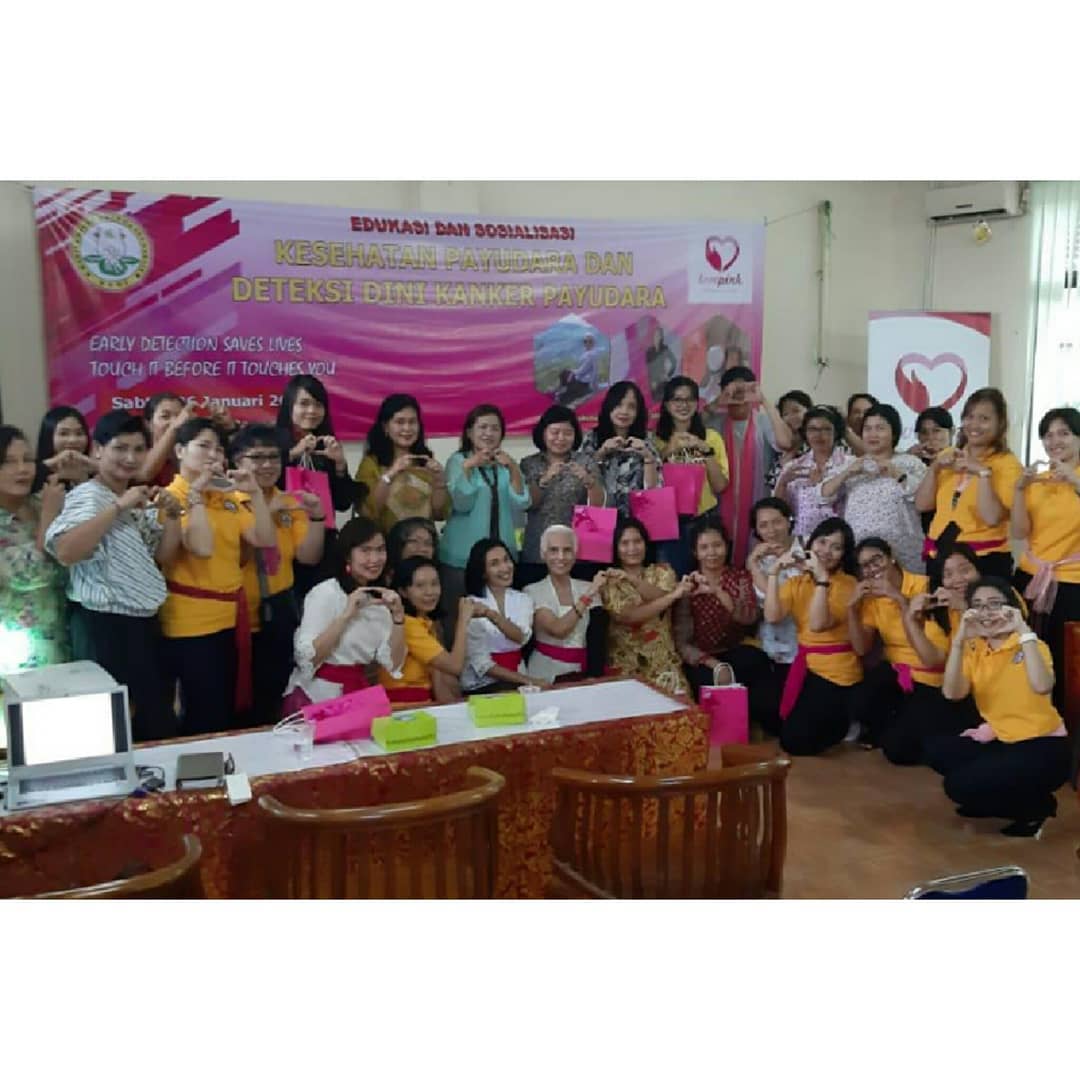 LovepinkID's tweet image. 💕
- PINK TALK OF THE WEEK -

Sosialisasi pentingnya deteksi dini kanker payudara untuk persatuan ibu-ibu Pura Aditya Jaya, Rawamangun.

#lovepink #lovepinkindonesia #pinksquad #breastcancerawareness #breastiesvan #pinkvan #sharelovecare #togetherstronger #earlydetection