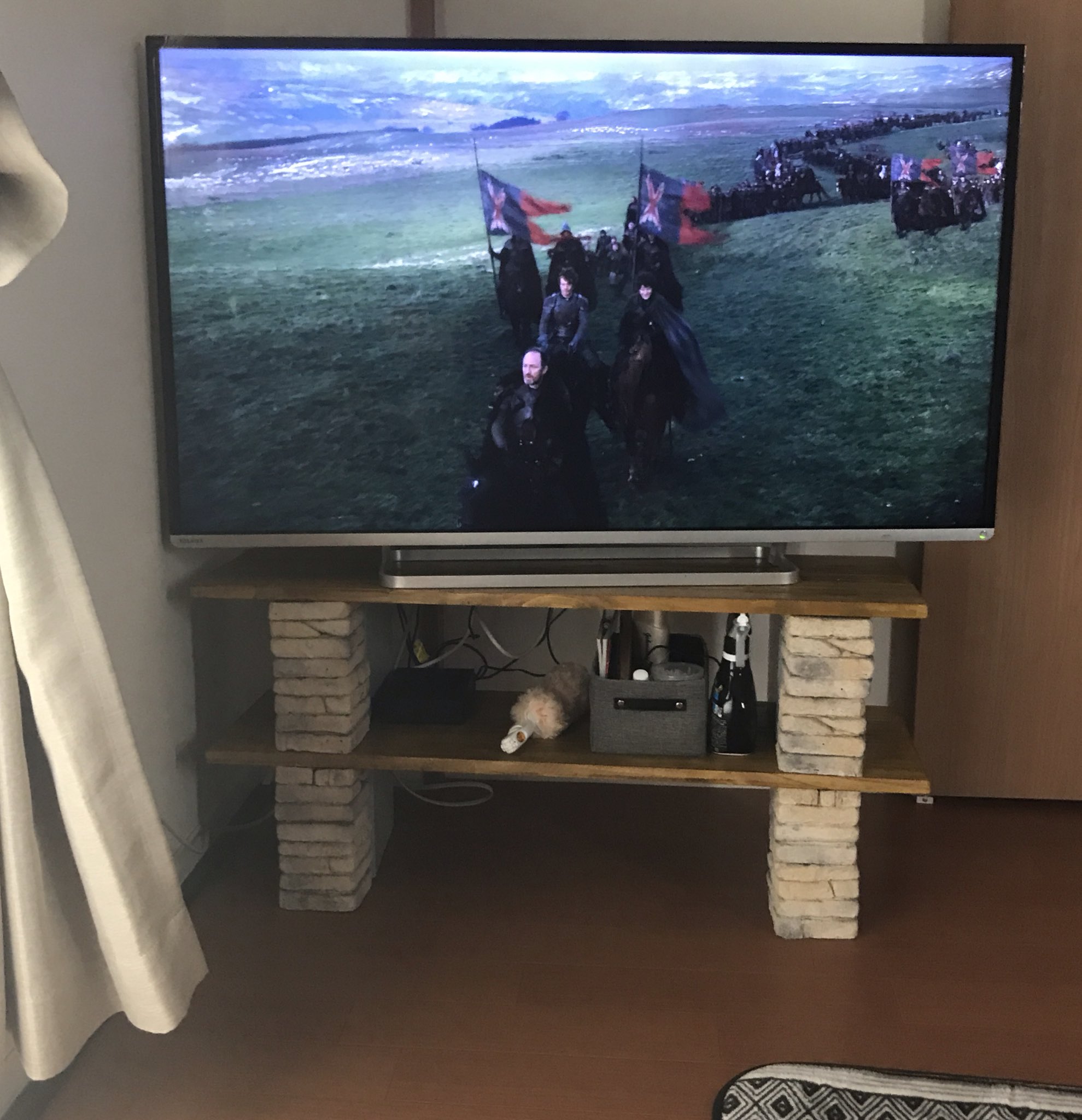カメズ A Twitter 格安diyでテレビ台 板材800円程が2枚 レンガ0円が8個 Daisoの0円の発泡スチロールブロック2個 3600円ほどで完成ー Diy Daiso テレビ台 格安 カメズ A Twitter 格安diyでテレビ台 板材800円程が2枚 レンガ0円が8個 Daisoの0円の発泡スチロールブロック2個 3600円ほどで完成ー Diy Daiso テレビ台 格安