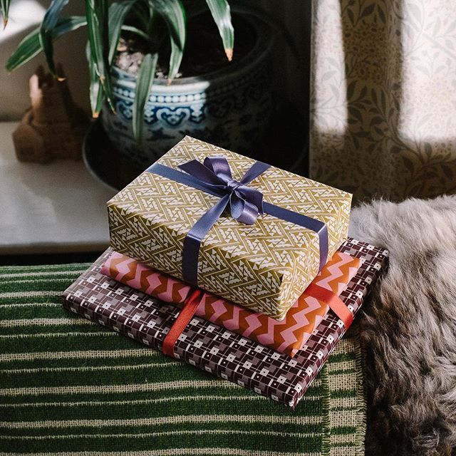 esmewinter's tweet image. Take time to enjoy your gift wrapping 💆‍♂️💆‍♀️
.
.
#esmewinter #patternedpaper #patterndesign #wrappingpaper #design bit.ly/2DSE84H