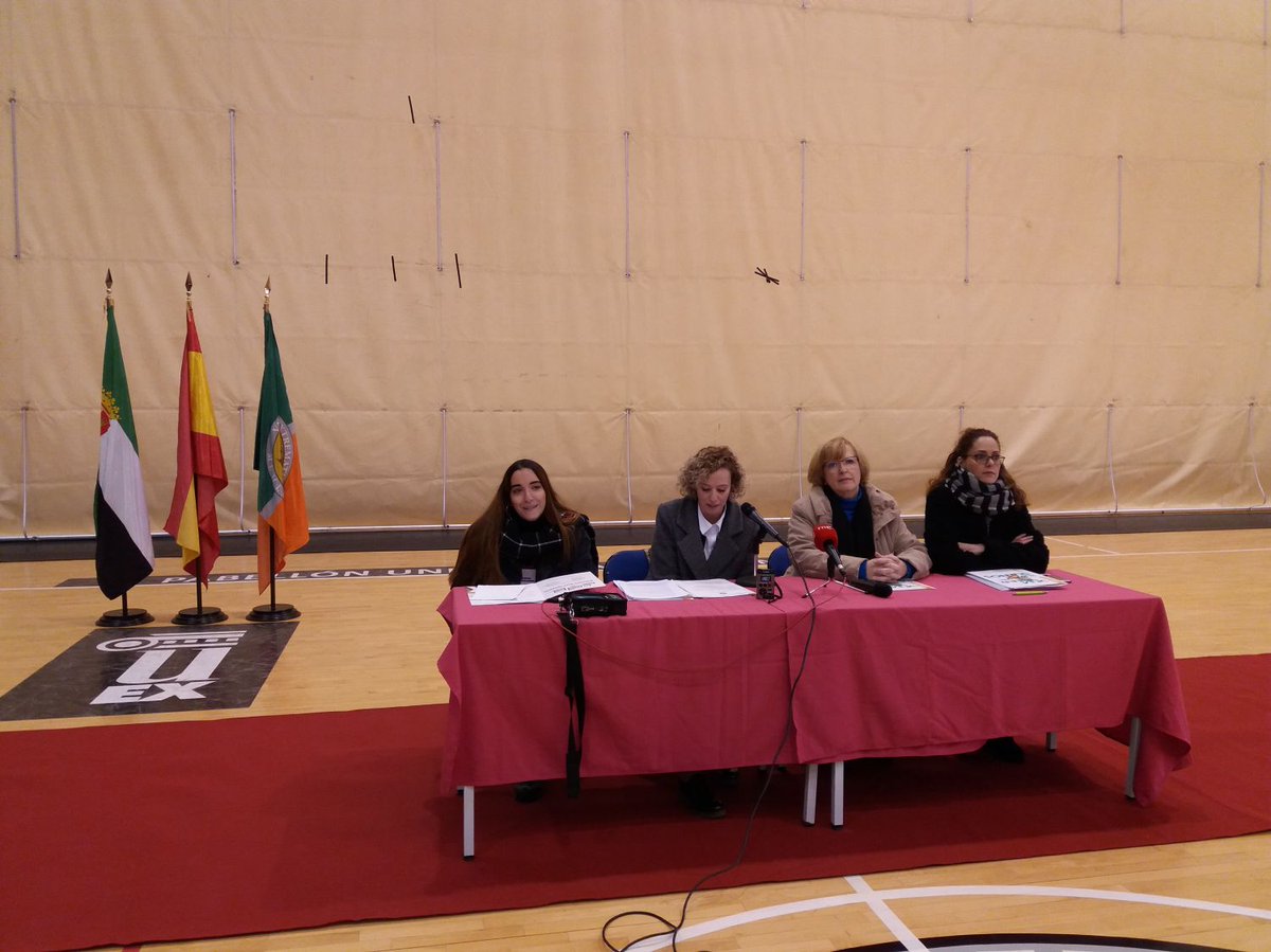 Comienzan las Jornadas de Puertas Abiertas. Hasta el jueves se desarrollan en Cáceres y la próxima semana se trasladarán a Badajoz. Cierran las jornadas los Centros Universitarios de Plasencia y Mérida. Este año se ha batido récord de participación bit.ly/2Szxzwo