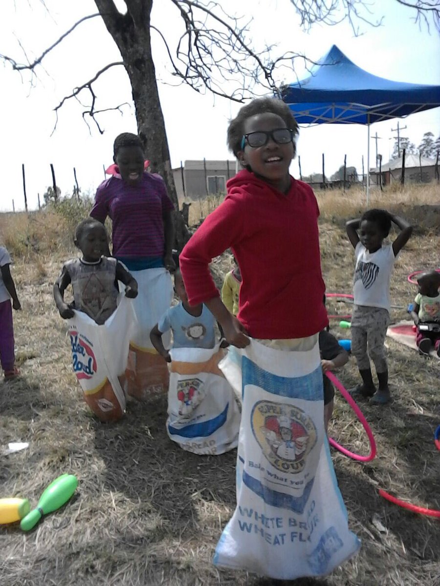 recycledclass's tweet photo. The simplest of things can inspire an adventure - for anyone. #ReuseToEnthuse #ecd #inequity #play @official_rpc @LETCEEGreytown @PlayAfricaCM @playengland https://t.co/4cQcOeWo3j