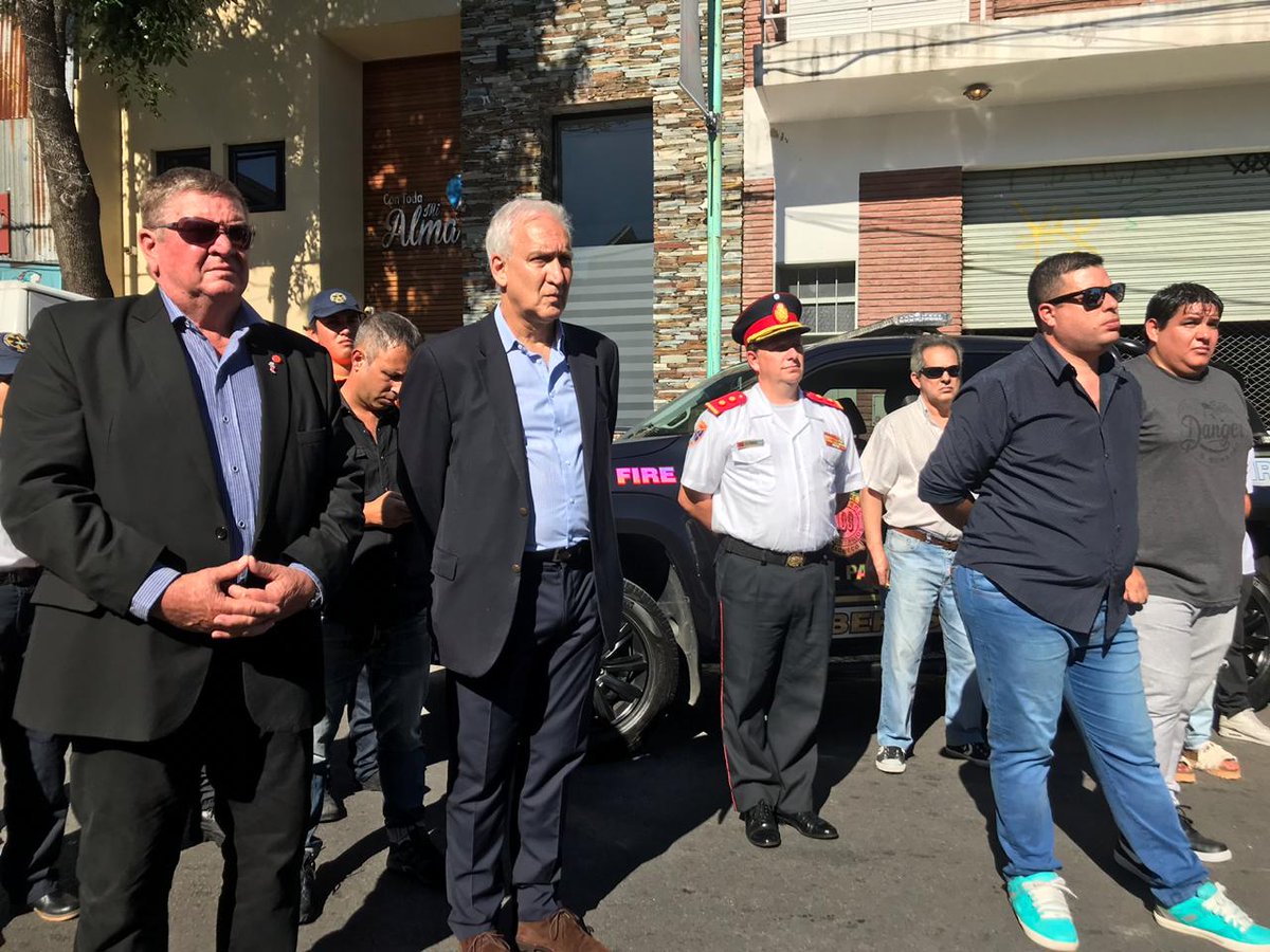 bomberosRA's tweet photo. El tesorero de @bomberosRA Daniel Emmert está en Barracas, frente a Iron Mountain donde se llevó a cabo una ceremonia religiosa con ofrendas florales y formación de bomberos. Además, se realizó un toque de sirena en memoria de los #HéroesDeBarracas https://t.co/AS6ruQeQix