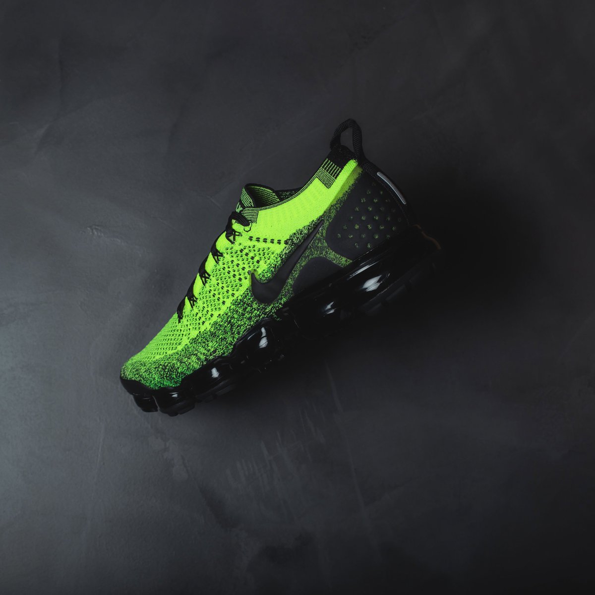 FOOTDISTRICT's tweet photo. On the fly & on the go in @nike Air VaporMax Flyknit 2 "Volt"! Available in stores & online now: https://t.co/tdrgNqMEtg
⠀
#nike #airvapormax #flyknit2 #footdistrict https://t.co/lUZ8Z3zNEU