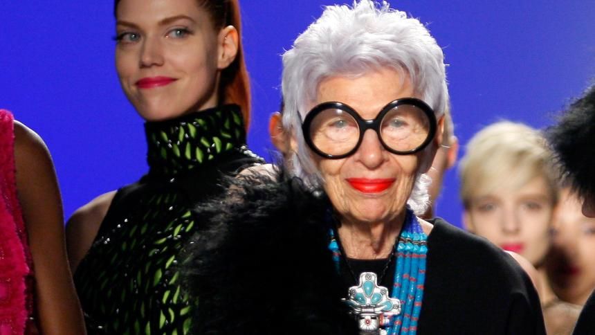 frauklau's tweet photo. Model mit 97 💃 Iris Apfel, die New Yorker Ikone, unterschreibt ihren ersten Modelvertrag. "Der Ruhestand ist schlimmer als der Tod." #rethinkingAge #AlterNeuDenken
https://t.co/7PgcXZEy4Q https://t.co/vtBeDP4mse
