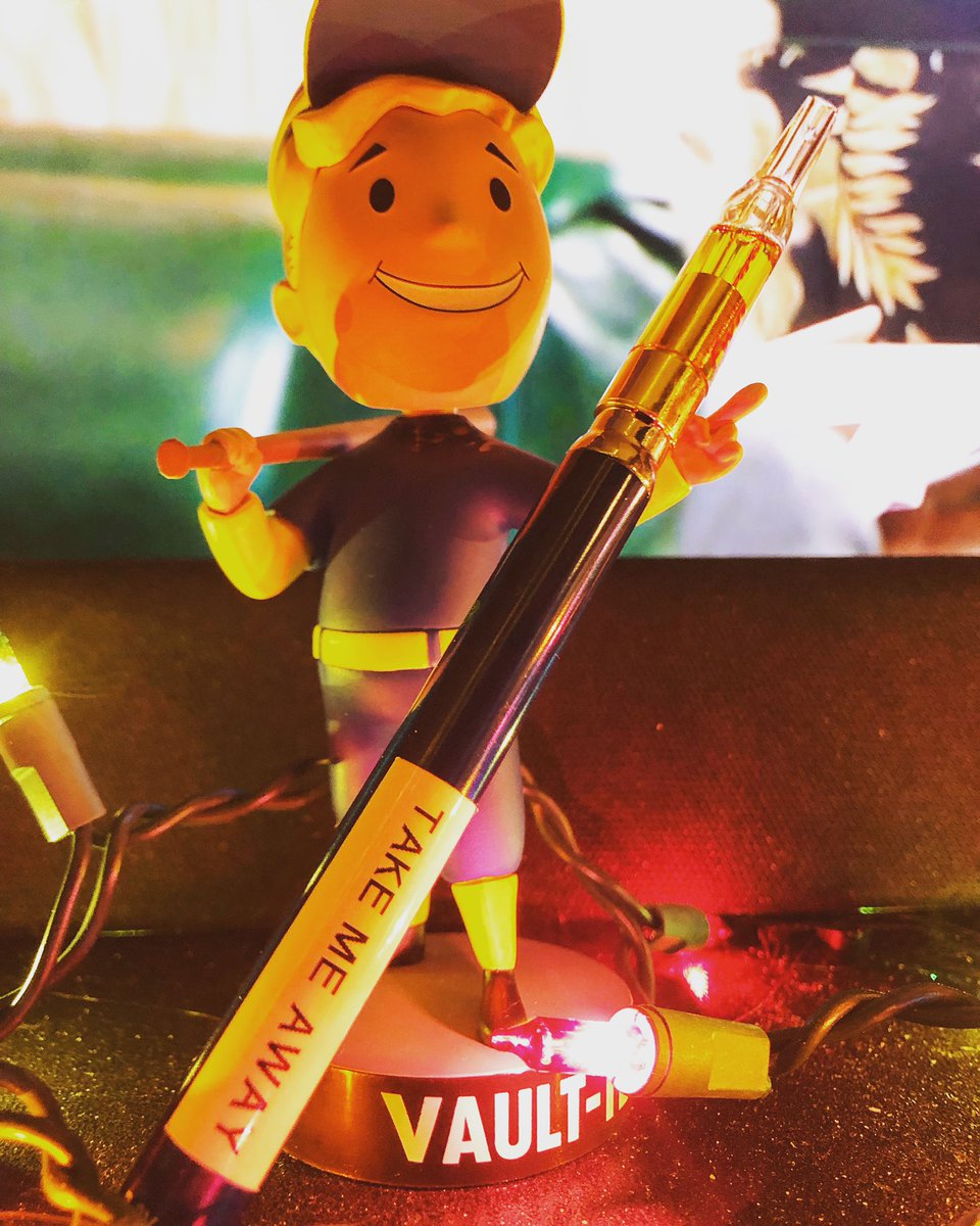 leshi_mi's tweet photo. #vaulttec @fallout batter up with the @oozelife #vape batt. #fwaygoextracts #thc #vape #fallout4 https://t.co/6KjD12JPoM