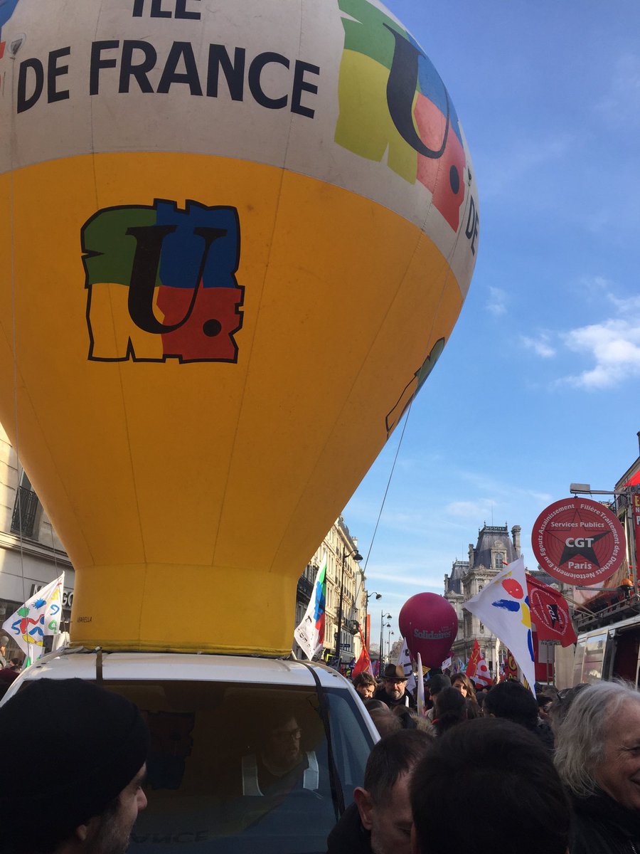 SnesupFsu's tweet photo. Beaucoup de monde au départ de la #manif5fevrier #placedelHoteldeVille de Paris pour le #pouvoirdachat les #servicespublics la #democratisation de l’accès à l’#ESR l’abandon de l’augmentation des #droitsdinscription #arretonslesfrais https://t.co/JlPTgp6CNs