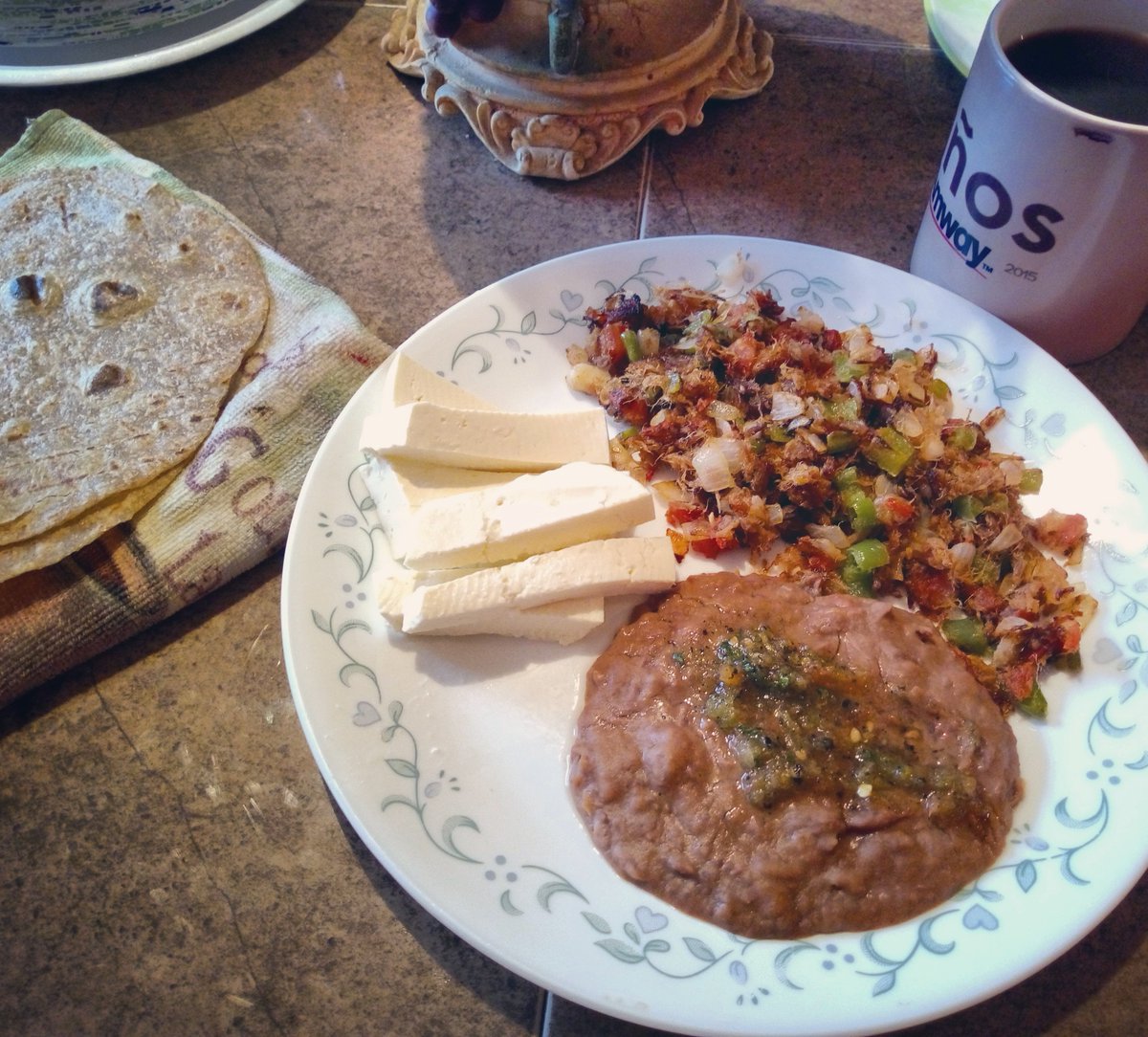 Francisco Rodríguez on Twitter: "A esto le llamo un desayuno artesanal,  machaca con verdura, frijolitos y quesito fresco. #MachacaConVerdura  #DesayunoArtesanal #Frijolitos #QuesitoFresco #SuaquiGrande…  https://t.co/DwytMIQVoN"