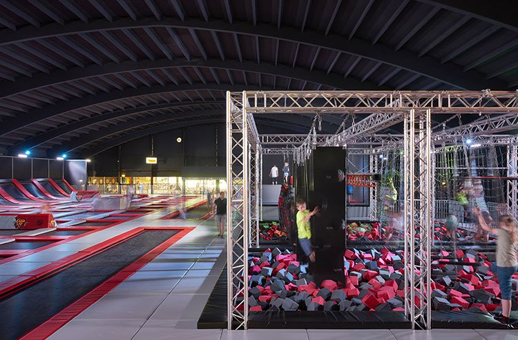 immoweek's tweet photo. Le Groupe @realites, via #Up2Play, lance un complexe multi-activités dans la @VilleDesSables d'Olonne >> https://t.co/vS1vQDAKVP https://t.co/xqSqyg5i5U