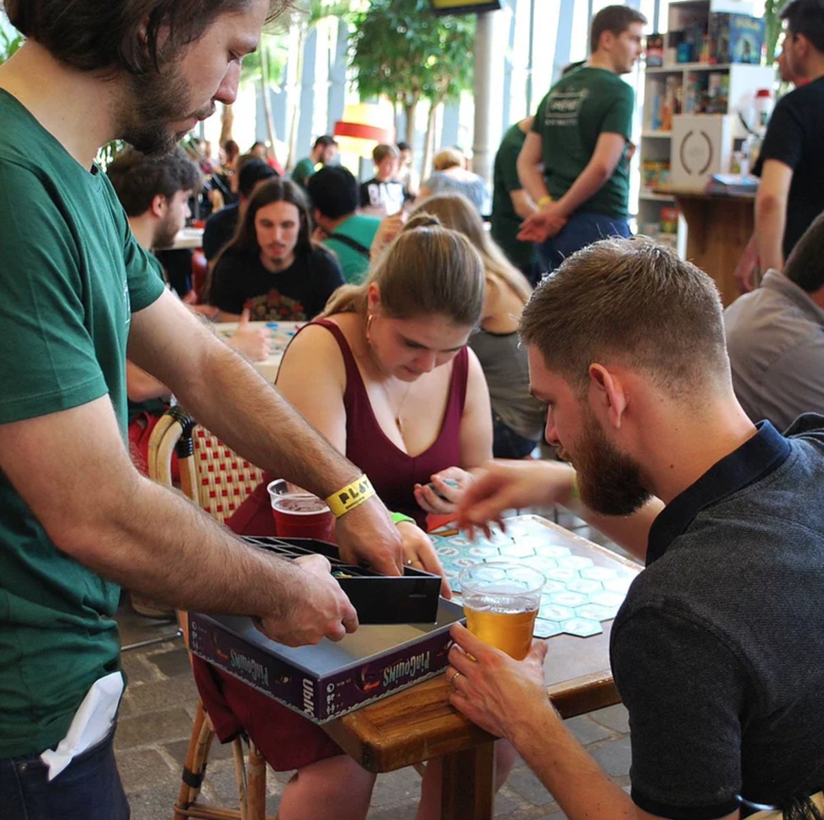 Participez aux tournois organisés par la @WaaaghTav et le Loufoque ! 🃏
 
Plus de 500 jeux seront disponibles : Keyforge, 7 wonders, Carcassone, les colons du Catane, ou encore Sushi Go 🤟
 
Réservez vos billets pour #PlayParis, le festival 100% jeu ! : bit.ly/2Sb1yv1