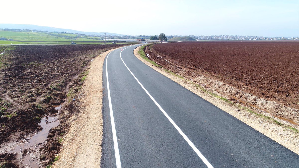 Reyhanlı ilçemize bağlı Beşaslan, Kuşaklı, Mehmetbeyli ve Karahöyük mahallerinde beton asfalt serim çalışmaları gerçekleştirdik. Durmadan, yorulmadan çalışmaya devam ediyoruz.