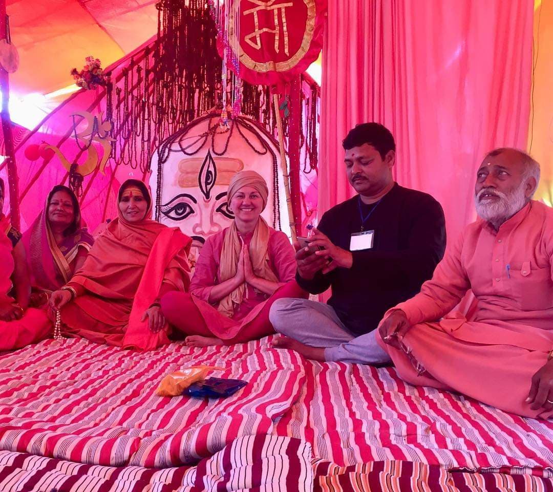 MaaKendra's tweet photo. Foreign devotees attending #MauniAmawasya #Kumbh2019 
#KumbhMela2019 #KumbhMela #KumbhMelaPolice #Kumbh #KumbhCalls https://t.co/APhNTCnLoO