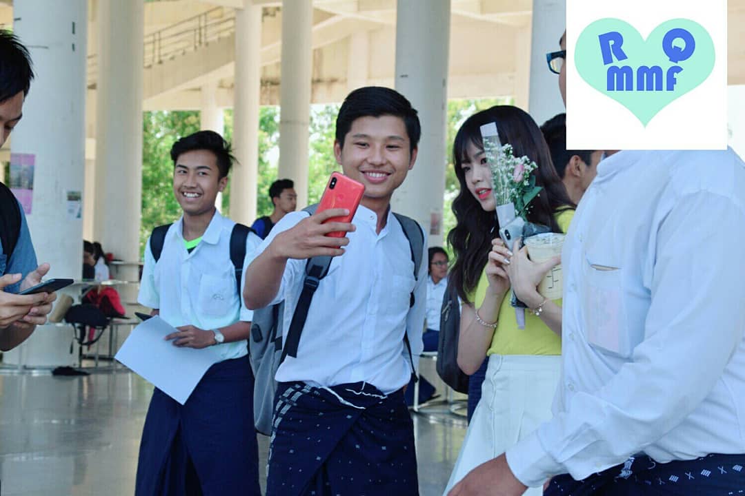 RQMMFanPage's tweet photo. RoseQuartz အဖြဲ႕ႏွင့္  TTU ေက်ာင္းသားမ်ား 😊😊😊
 Rose Quartz  &amp; TTU Students... 🤗🤗🤗

#AdminRN 
#RoseQuartz
#TTUFresherWelcome
#Throwback https://t.co/l0QJSo5biv