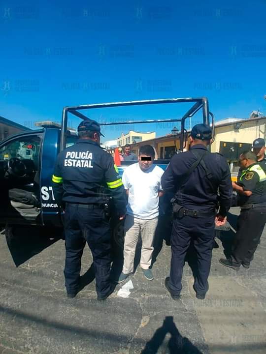 GermanZepeda's tweet image. #Detuvieron al chofer de este autobús de pasajeros en #Toluca, por omitir el llamado de una pasajera a quien #despojaron de su #celular. El presunto #asaltante bajó de la unidad y el conductor no se detuvo. Se le acusa de probable encubrimiento.