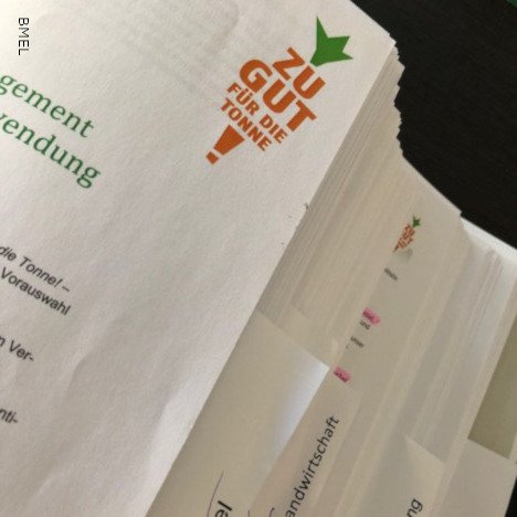 BMLEH_Bund's tweet photo. Die @zgfdT-Jury hat getagt:
Die Nominierten vom "Zu gut für die Tonne"-Bundespreis 2019 stehen fest.

Zu den Projekten der Nominierten gegen #Lebensmittelverschwendung ⇨ https://t.co/HBbUEKDZEY

Gewinner werden im April bekannt geben.
@ValentinThurn, @DEHOGA_BV, @ChernoJobatey https://t.co/UPWEVk7yV6