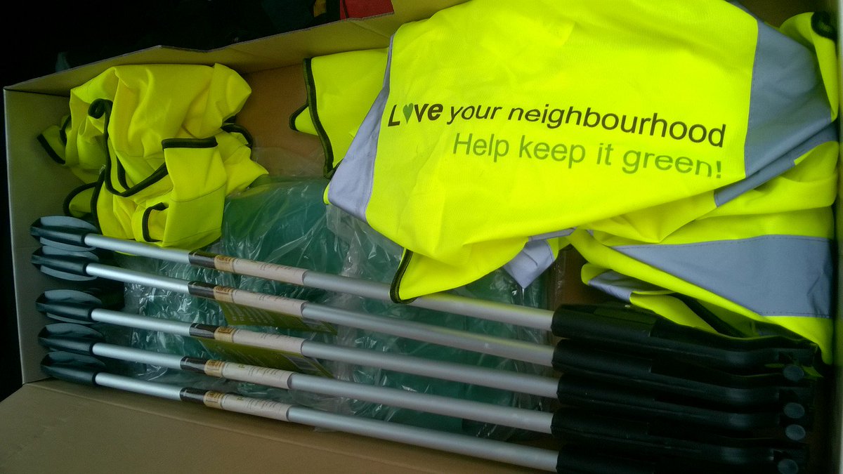 WokinghamYour's tweet photo. I have been out and about dropping off equipment to our wonderful Adopt a Street volunteers. If you would like to get involved or would like more information please contact us at community.engagement.localities@wokingham.gov.uk https://t.co/qUrSQJRw30