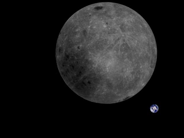 futurasciences's tweet photo. Rare photo de la face cachée de notre #Lune 🌕
… derrière elle à l'arrière-plan, une belle petite bille bleue 🌍
Image prise par le satellite #Longjiang2 🛰 https://t.co/amcc8pwXzv