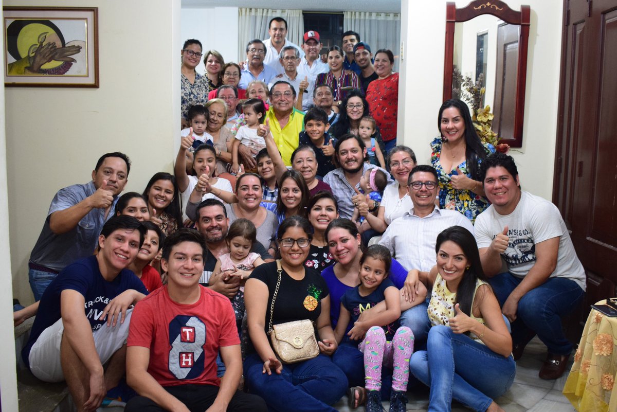 MongoSanchezR's tweet photo. ¡La fuerza de la familia!

Iniciamos estos 45 días de campaña, con fuerza, optimismo, alegría y la seguridad de que contigo vamos a volver a transformar #ElOro.

#YaTenemosPrefectoAmigo
#MontgomeryPrefecto
#LidiaHerediaViceprefecta
#VotaTodoMAR70 https://t.co/Oyzw53qdkx