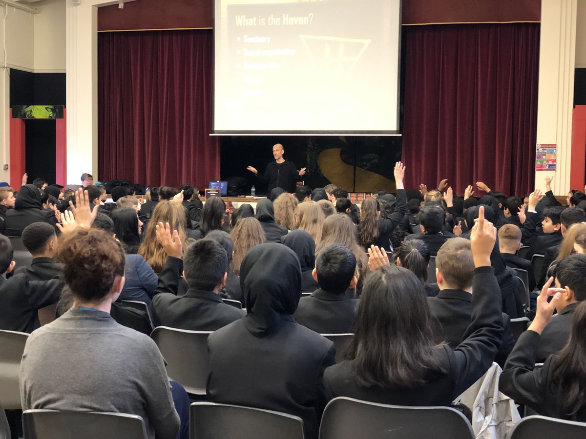 Lovely seeing loads of engaged students here <a href="/CockshutHillSch/">Cockshut Hill School</a> listening to @Simon_Lelic joined by other schools from across the <a href="/Summit_LT/">Summit Learning Trust</a> #reading #author #NewRelease