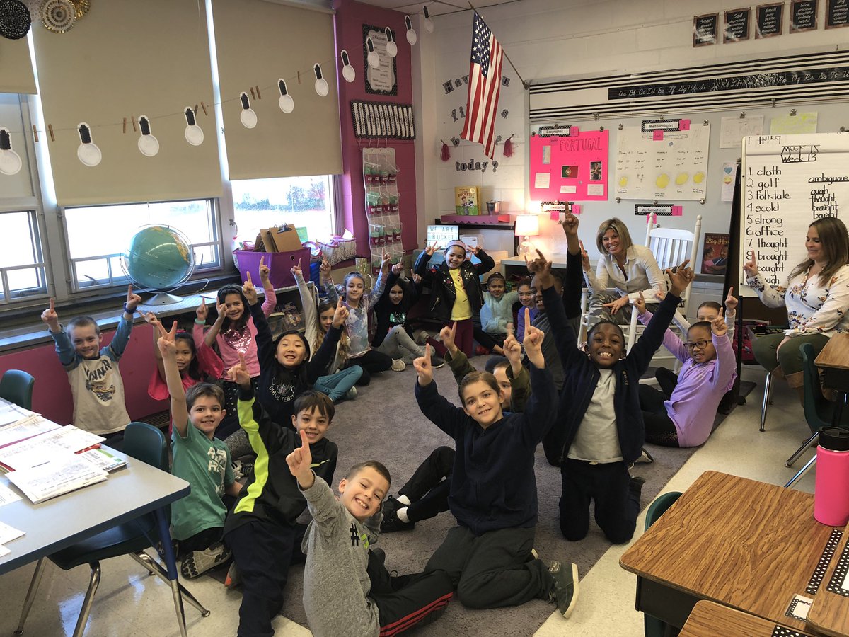 ClaraBartonElem's tweet photo. @skey_CBE keeps the Eagle Runner Award for their January efforts! Way to go! #CBERR #Speed #Determination #BackToBack https://t.co/v5ICNEx8HC