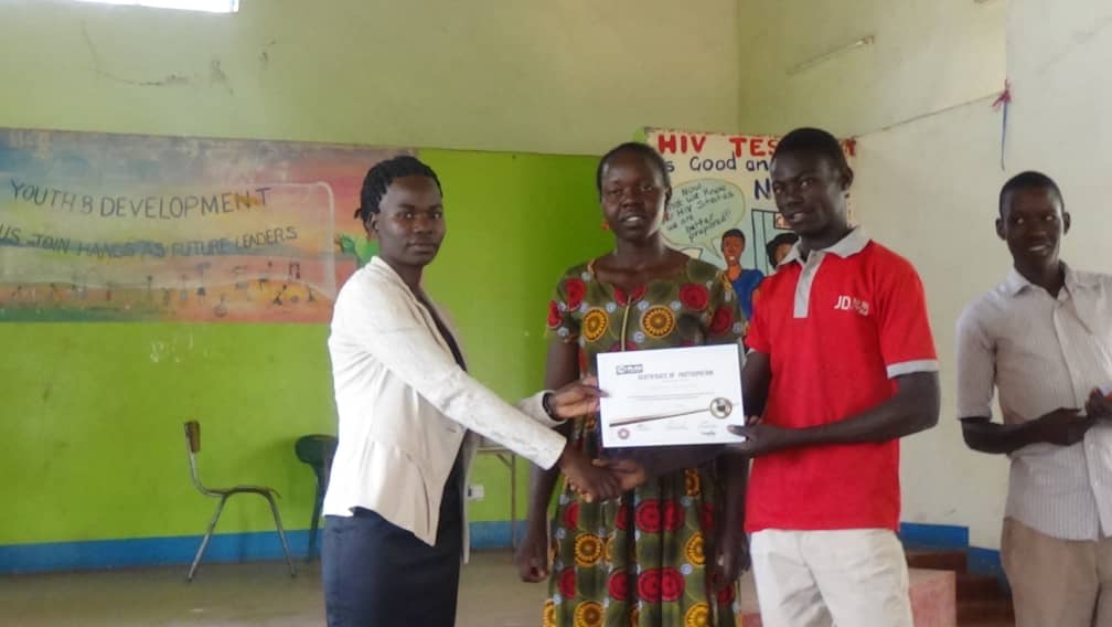 smartupfactory's tweet photo. We have cultures, And appreciating and awarding are customs. 
Award of certificate to youths who completed the mentoring program in Tororo hub. #SmartupFactory @omallaD @PlanGlobal @plansuomi @PlanUganda @vatamik @GAA_Uganda https://t.co/CFUVF0pFnn