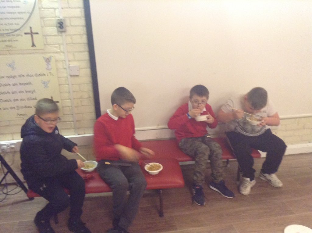 NantYParcSchool's tweet photo. Year 4 and 5 sampling Chinese food today #culturalimmerson #twolunches https://t.co/bhAi6weHyH