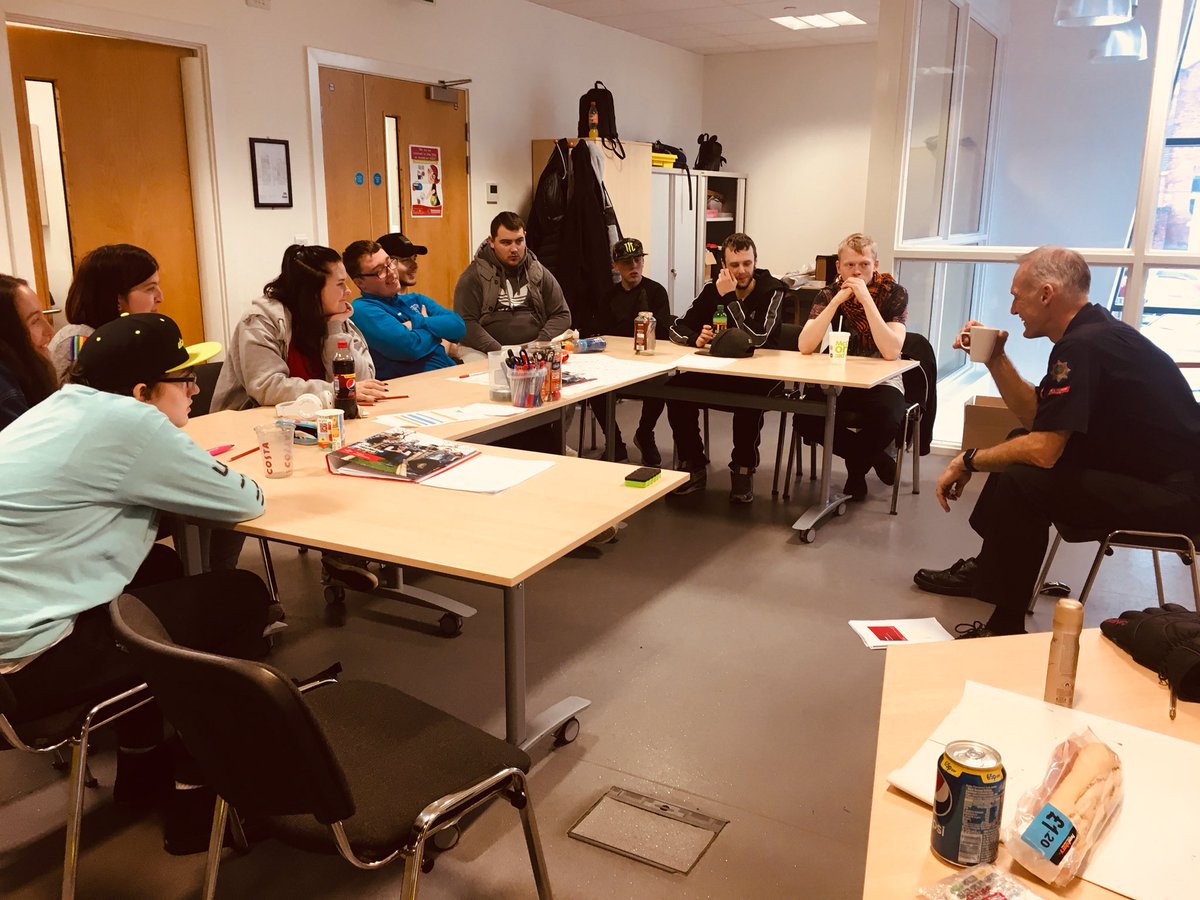 sharronfinch69's tweet image. Ff Brian Roy &amp;amp; fire safety officer for Staffordshire fire &amp;amp; Rescue talking about his life as a Firefighter 👨‍🚒 our inspirational talker #CareerGoals #opendiscussions @SaferCic @StaffsFire @PrincesTrust