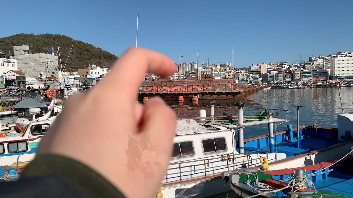 ltcooper's tweet image. Shot a video entirely on iPhone. As light and portable as it is, as good as the XS camera is, it also marked the first time I've ever gotten a major error like the one on this hand while shooting 🥺