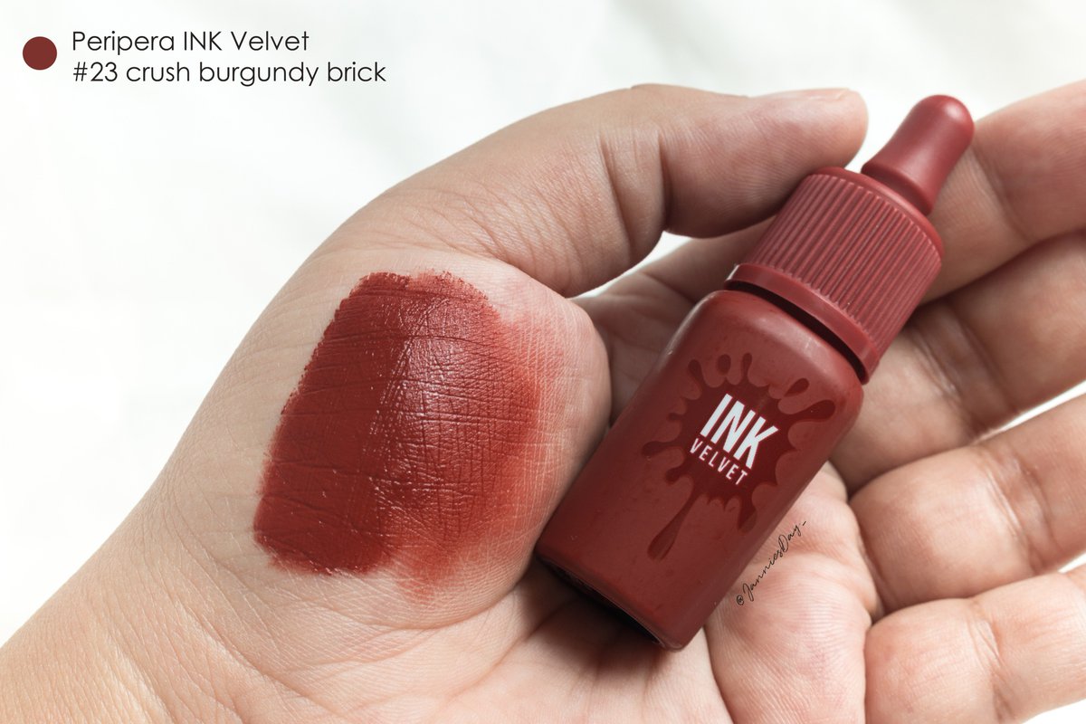 Janniesday_'s tweet photo. ประทับใจ Peripera สีที่ออกใหม่ #23 นี่พึ่งได้ลอง สีสวยมากอ่ะ T^T เป็นสีแดงก่ำๆ ออกไปทางน้ำตาลหน่อยๆ คือสวยมากอ๊าาา  ใครชอบโทนแดงก่ำๆ สีนี้ไปตำเหอะ สวยจริง ชอบมาก! #ไว้รีวิวห้ามขายของโว้ยย #แจนนี่รีวิว https://t.co/Usndqi9VF9