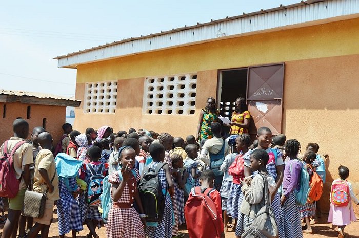 AwiFondation's tweet photo. #DeveloppementCommunautaire 
#Education #Cantinescolaire
Comme annoncé, African Women Initiatives (AWI) accompagnera les cantines du groupe scolaire EL HADJ NANDIANI Mory FADIGA DE TOUBA ( Nord -Ouest de la Côte d'Ivoire ), durant toute l'année académique 2018-2019. #civedu 1/2 https://t.co/Ob4vKr0k8k