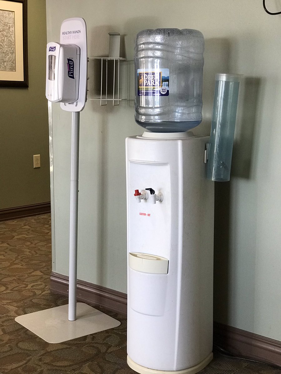 PoconoHYanulus's tweet photo. No hand sanitizer, just a little water and no cups. What’s going on @LVHN at your ExpressCare facility in #Bartonsville? #health #Poconos https://t.co/BOnZAD7urA