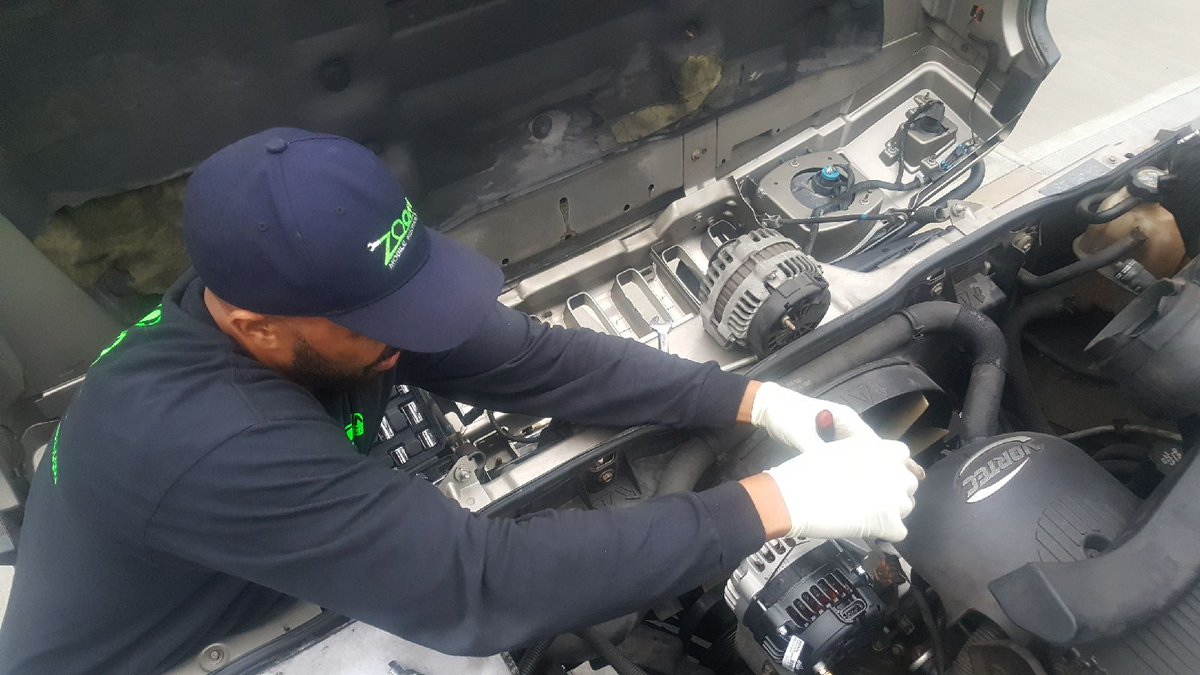 ZoomMobileMech's tweet image. Zoom mobile Mechanics can getting it done on the big hummer h2!!