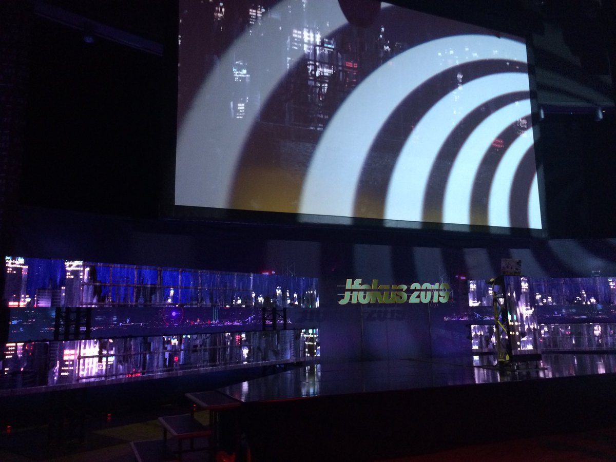 KateStanley91's tweet image. Excited for @gracejansen27 to give her #jfokus2019 talk on #reactivearchitecture :D in A1 now if you are at the conference!