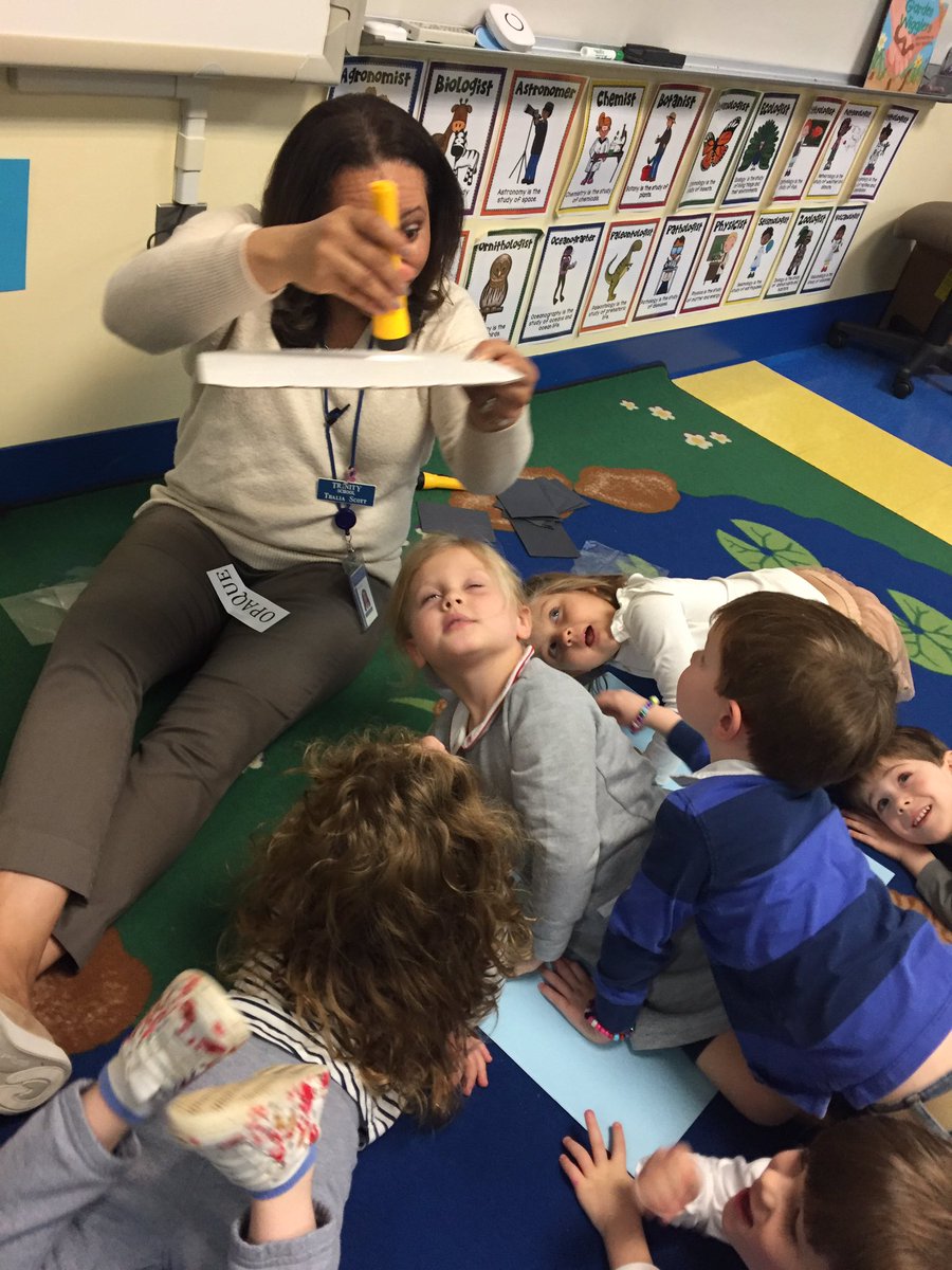 Learning about transparent and opaque with <a href="/MsT_Trinity/">Thalia Scott</a> #Trinitylearns <a href="/TrinityFrogs/">Pam Lauer</a>