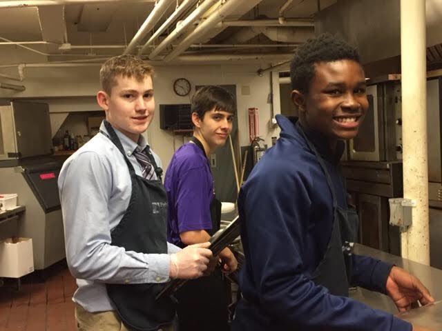 Cheverus_Stags's tweet image. Cheverus Track team, coaches and all, volunteering at the Preble Street Soup Kitchen!  #PeopleForOthers #GOSTAGS