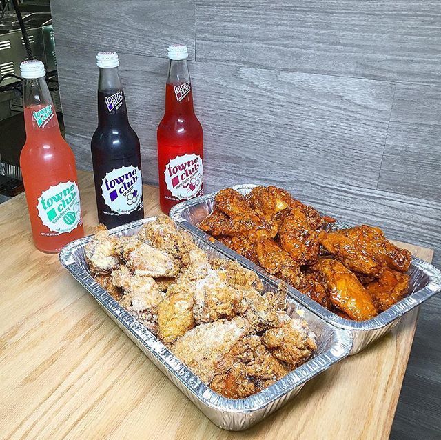 EatGR1's tweet photo. I picked up wings from WING KINGZ on 1604 Diamond NE. for the Super Bowl the other day. When I posted it on Facebook, I was surprised that it was the Towne Club pop that garnered a lot of attention. Go figure. .
#wings #towneclub #puremichigan #grandra… https://t.co/TBkBvFmvd7 https://t.co/qMvMg3ibf9