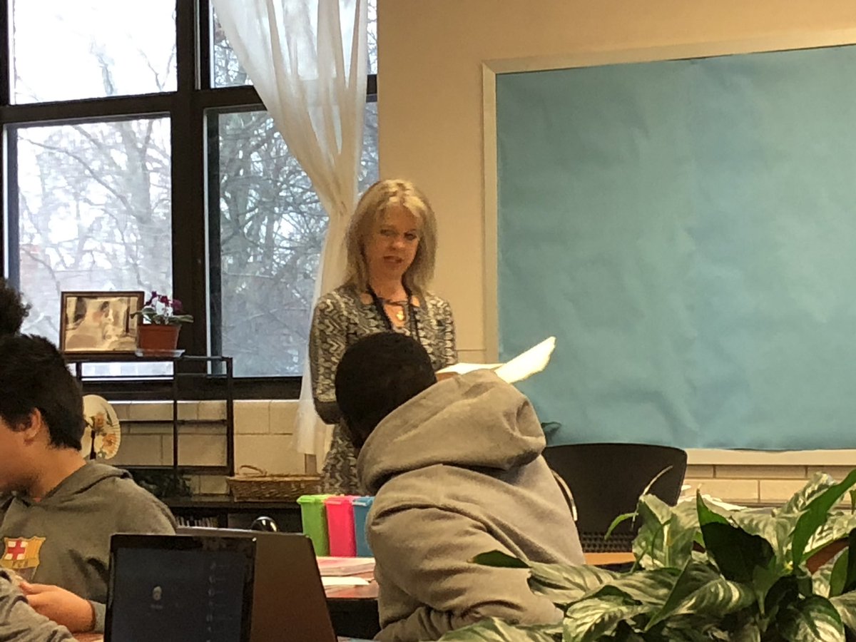 RSDlearning's tweet image. Ms. Howard supports 7th graders using Google Classroom while they do a jigsaw book study.  #ritenourexcellence @drchriskilbride @douggggie  @RitFitNutrition @RSDOperations @KennethRoumpos @LindhorstDwight @MichelleClover3 @JulieHa81452548 @SankerBryan @byrnesdee_dee