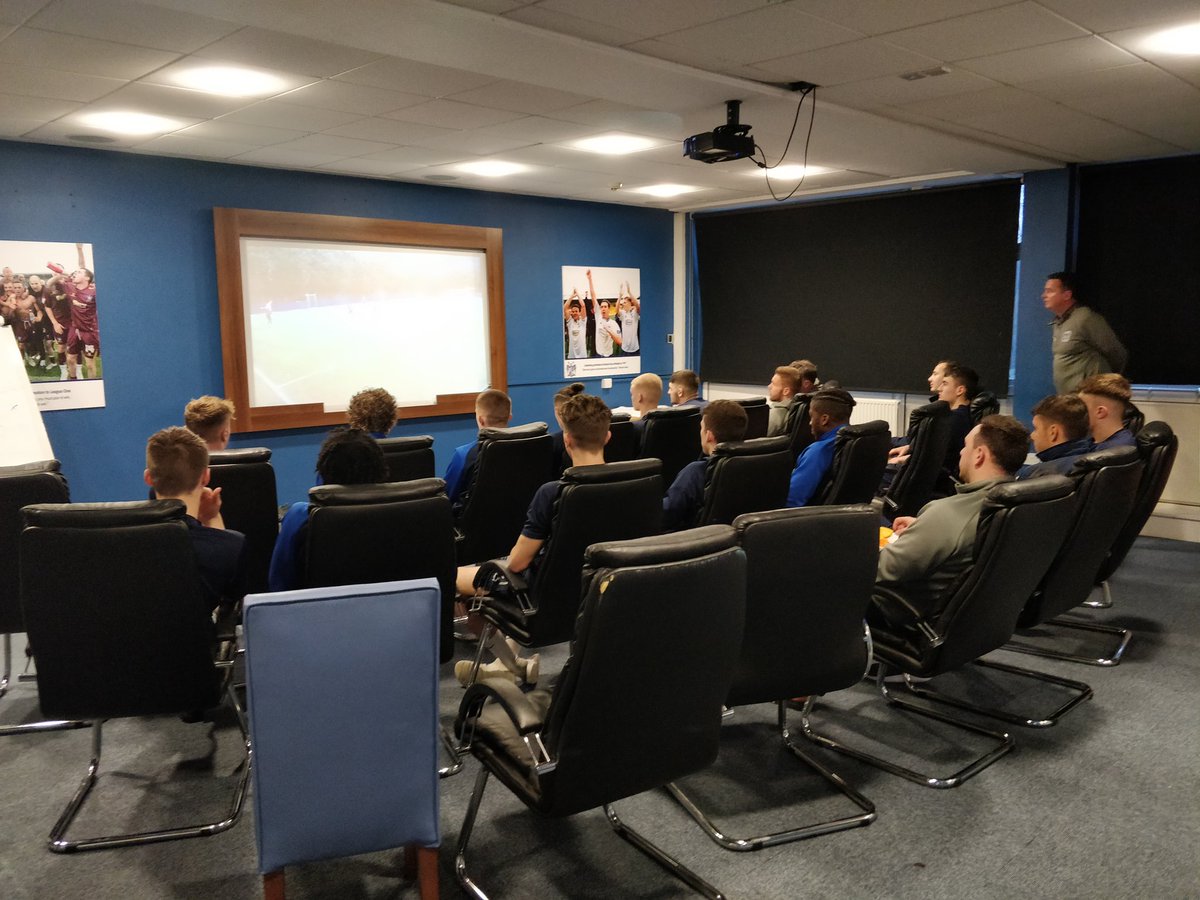 Final part of Today is an Analysis session before the @buryfcyouthdept u18's reviewing today training and linking towards weekend game. #Buryfc #EFL #YouthDevelopmentWeek #Skysportsnews