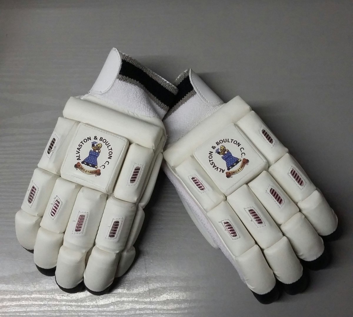 BaggiesCaps's tweet photo. Personalised batting gloves available 
#JoinTheBaggiesRevolution https://t.co/zUieeybs8X
