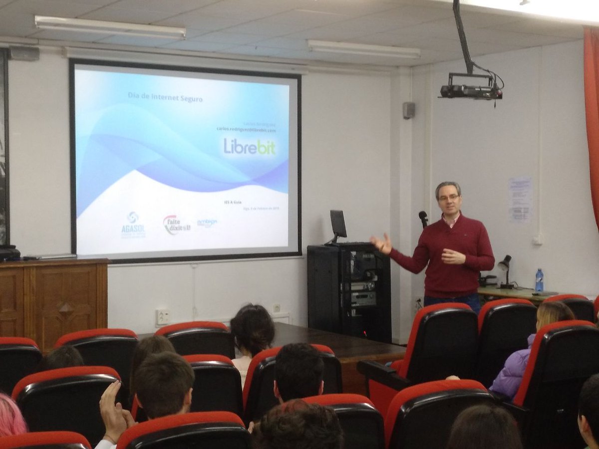 Agasol_SwL (@agasol_swl) on Twitter photo No Día de #InternetSegura, o noso presidente Carlos Rodríguez expuxo temas como a pegada dixital e o uso das redes sociais en función da idade, ante estudantes do @IESAGUIA de #Vigo, no marco do programa 'Faite Dixital' da <a href="/amtega/">Axencia para Modernización Tecnolóxica de Galicia</a> No Día de #InternetSegura, o noso presidente Carlos Rodríguez expuxo temas como a pegada dixital e o uso das redes sociais en función da idade, ante estudantes do @IESAGUIA de #Vigo, no marco do programa 'Faite Dixital' da <a href="/amtega/">Axencia para Modernización Tecnolóxica de Galicia</a>