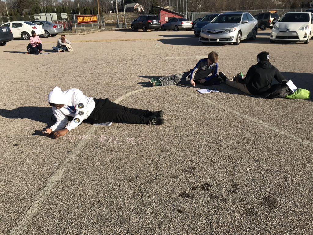 fantastic_fugle's tweet photo. Too beautiful under this βοΈ to stay inside! What better way to learn science than outside?! Making them think π€ , reflect π§ & apply π‘!! #observingnature #unitconversions #playinginchalk #tooprettyoutside #vitaminDforbrainpower https://t.co/BT0rUPCOR0