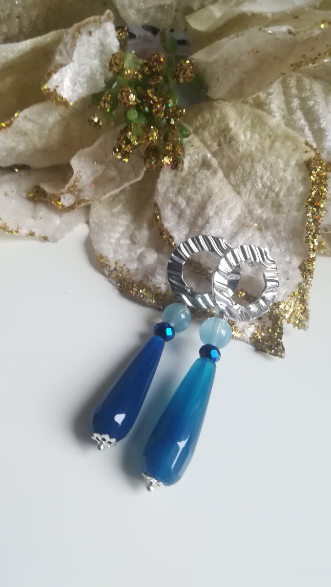 Very2010's tweet photo. Orecchini in agata blu sfaccettata
Sono felice di condividere l'ultimo arrivato nel mio negozio #etsy: Orecchini blu https://t.co/3cMnS9FX80 #gioielli #orecchini #blu #monachellachiusa #acciaio #no #donne #argento #cerchio https://t.co/SkFvVeuWY2
