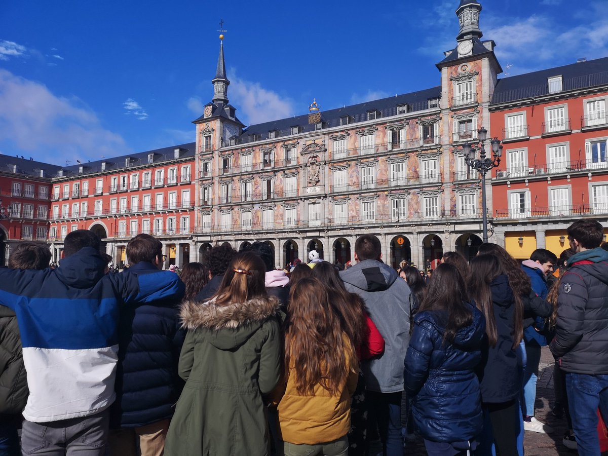 TrinityCollege1's tweet photo. ¡Vuelven nuestros #DesayunosSolidarios! El pasado viernes, todos los alumnos de 4º de #ESO y 1º de #Bachillerato repartieron café y comida a los más necesitados por el centro de Madrid.
#WeAreTrinityCollege 🦁 #TrinitySolidario
#Colegios #Educación #Padres #Boadilla https://t.co/m1RE6wk9V0
