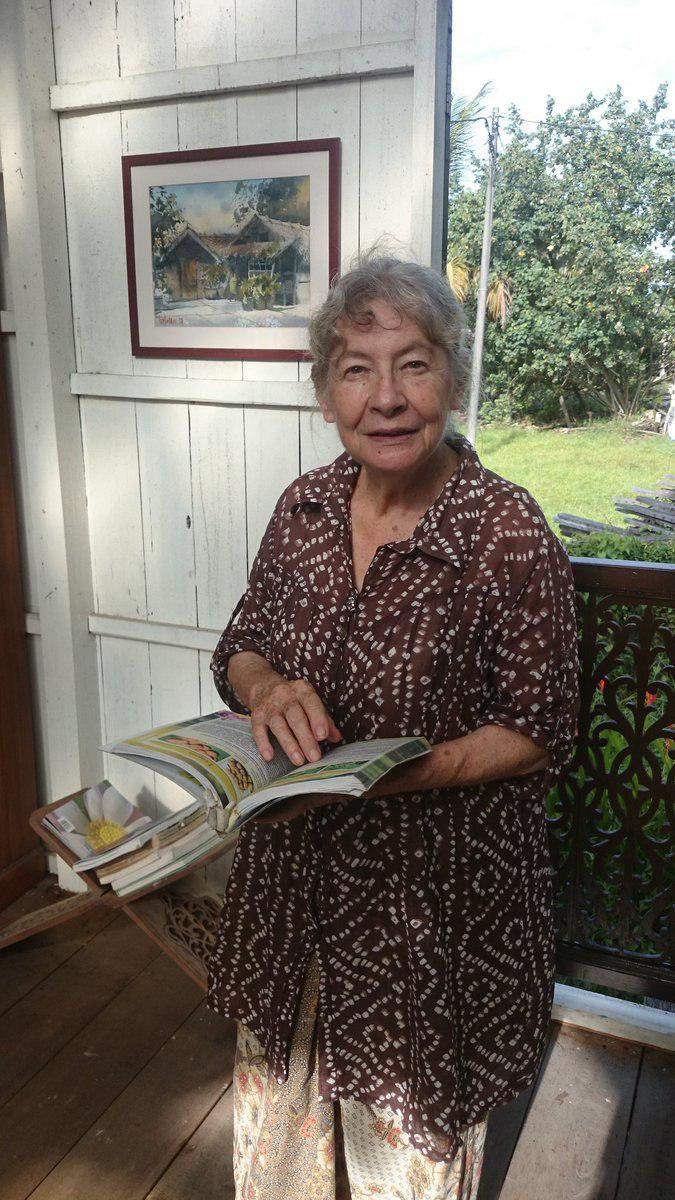 faiztobeng's tweet photo. Aku baru baca pasal kisah Christine Rohani Longuet, wanita Perancis, 76, pembuat kapal tradisional yg dah duduk di Pulau Duyong, Kuala Terengganu sejak 70-an, berkahwin dgn anak imam. Sgt menarik kalau ada penerbit filem tempatan yg realisasikan kisah ni ke layar perak. https://t.co/wK4mr0hEBu