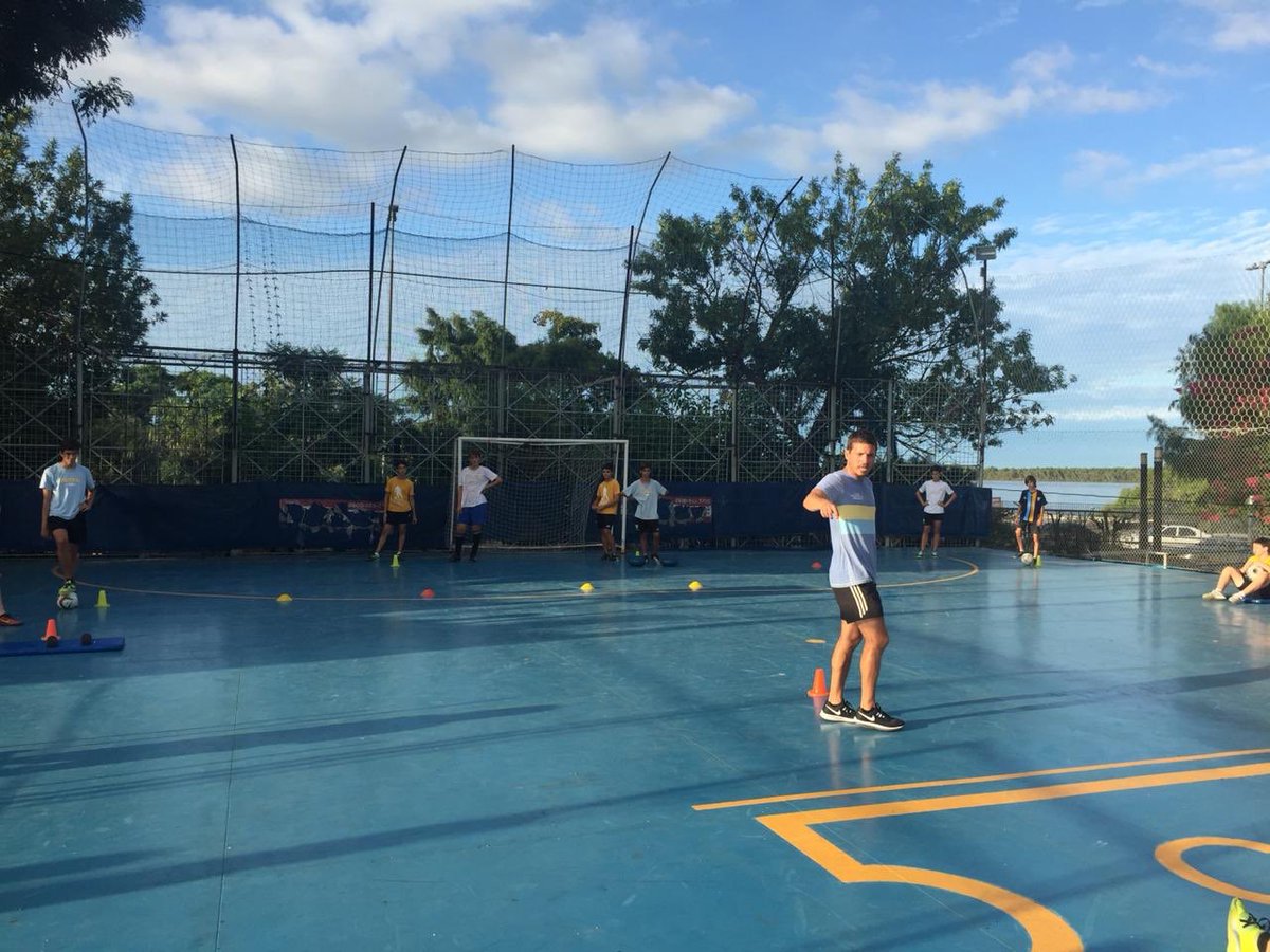 FutsalCRR's tweet photo. Desde el 28 de enero las divisiones 4ta y 5ta están realizando la preparación para este nuevo año. 
Fuerza muchachos!!! 💪💪💪
#Pretemporada #Futsal #Regatas https://t.co/Tu4j50LkxZ