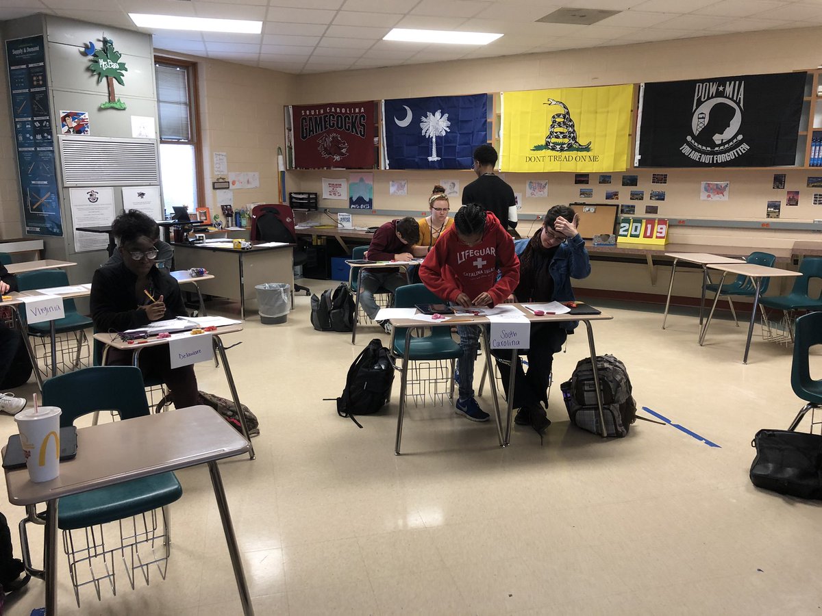 WKCourtneyBass's tweet photo. Welcome to the Philadelphia Convention! Students took on the New Jersey Plan and Virginia plan! Starburst =POWER! How do we make Compromises? #howlaboutit #onepack #learning #greatcompromise https://t.co/7RehwtvBIG