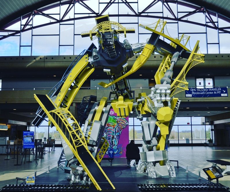 Banachek's tweet photo. Love this exhibit at Pittsburgh Airport made up of all the downtown bridges. Amazing. Now off to @nyuniversity . Had to change flights due to freezing rain in Chicago.
#performerslife
#banacheksbrain
#banachek
#standingovation
#mindreader
#thoughtreader
#collegeentertainment https://t.co/4wcuiQoPYx