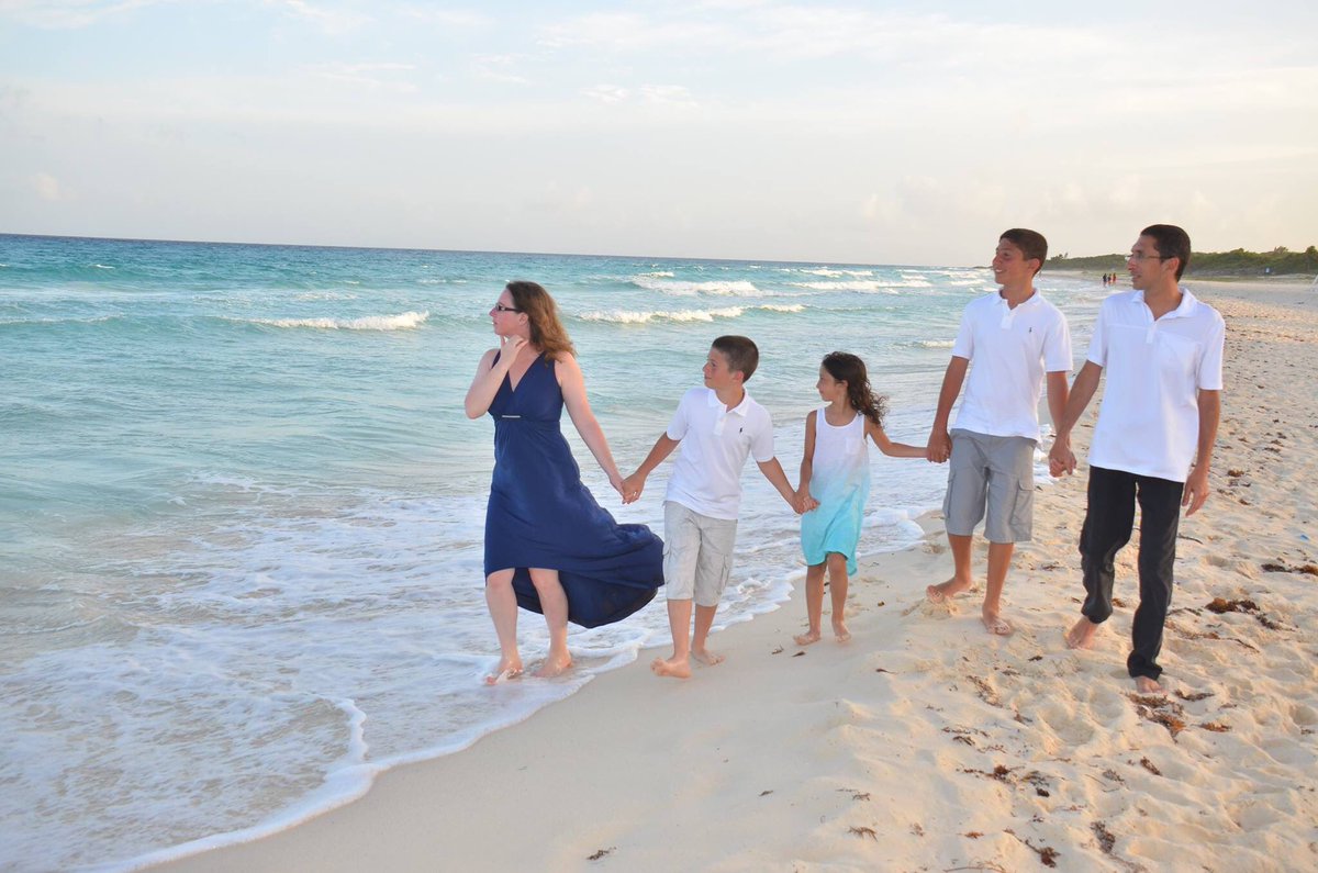 MayaKadosh's tweet photo. Today we celebrate #FamilyDay in Israel. I want to wish all families in #Israel 🇮🇱 and #India 🇮🇳 including my own special and dear family - Happy Family Day may you all know only happiness, good health and prosperity https://t.co/RH0V1EnNGX