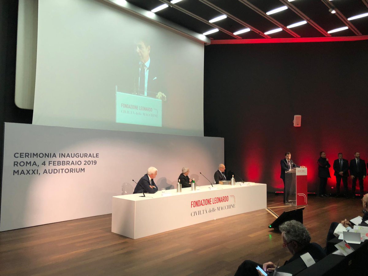 Allestimento e grafiche - 4 febbraio 2019 - per la Cerimonia Inaugurale della Fondazione Leonardo Civiltà delle Macchine @Leonardo_IT #fondazioneleonardo #civiltadellemacchine 📍@Museo_MAXXI #events #buildup #eventsinrome #conference #innovation #weworkwonders #villaniandco