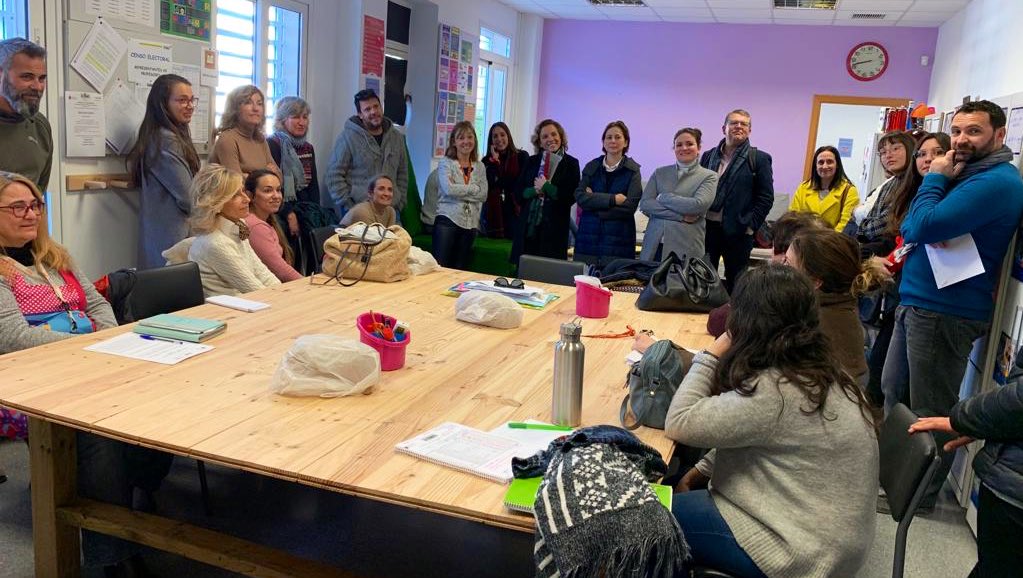 AdelaMCacha's tweet photo. Muchas gracias 👏🏻 a los docentes 👨🏼‍🏫 del @AtalayaCeip de #Cartagena por apostar siempre por la calidad educativa. 
Seguimos trabajando por una #EducaciónRM 🤗 de todos y para todos. #JuntosSumamos #EsenciaAtalaya #FelizTarde https://t.co/LmfZ7si8cg