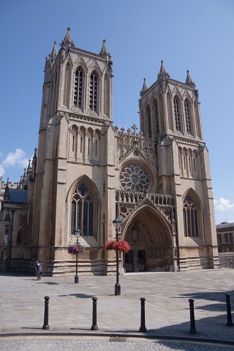 #BristolCathedral is just one of the amazing #attractions to #visit whilst you are staying at Leigh Farm in #Pensford.
aroundaboutbritain.co.uk/Bristol/12595
@BristolCathedra #DaysOut #Cathedral #SelfCatering #HolidayCottage #Holiday #Bristol #UK